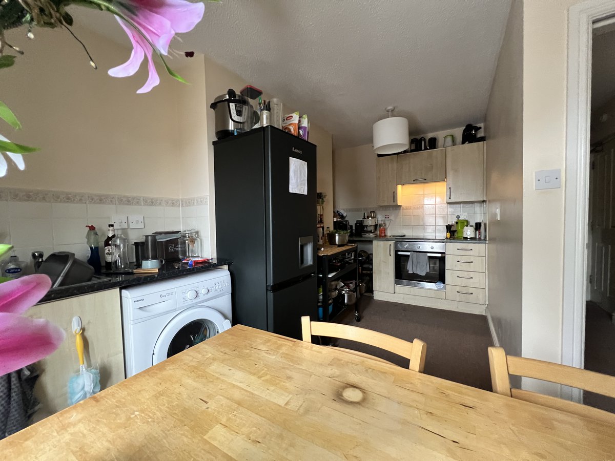 ✨NEW TO AUCTION!✨
📌Two Bedroom Leasehold Flat
Great investment or modernisation opportunity!
For further information and to arrange your viewing, contact us 
surveys@tppuk.com / 01248 753939