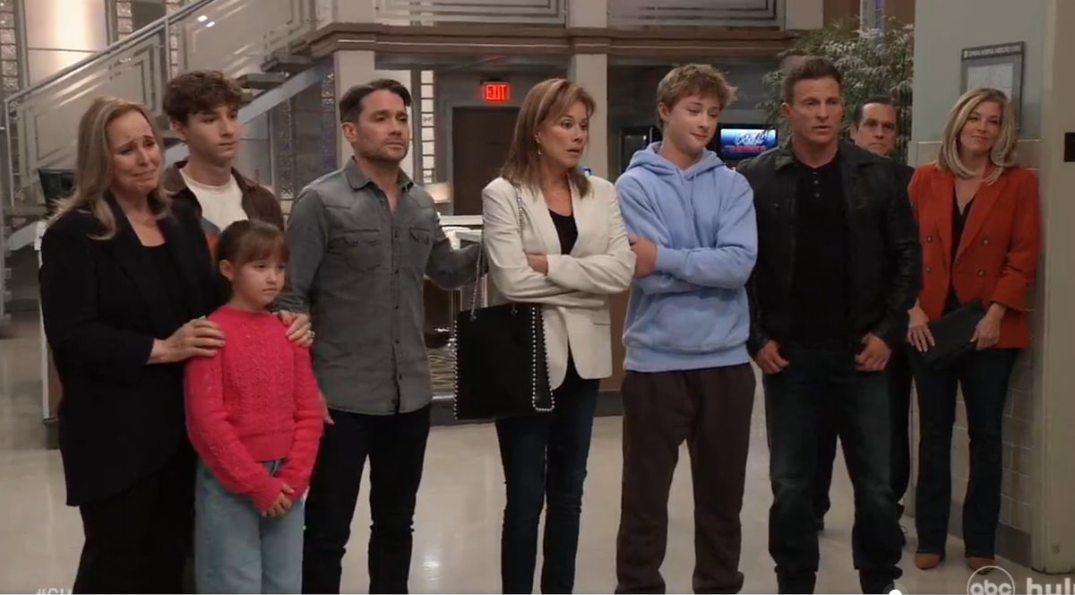 Sam_PI_Mother's tweet photo. Seeing Sam off to her fate. Drew is not there for his daughter. #WeLoveYouKelly #IStandWithKelly 
#SamLexis #Sante #Jasam #Carson #Scout #Danny #Rocco https://t.co/JvHkGmCyOE