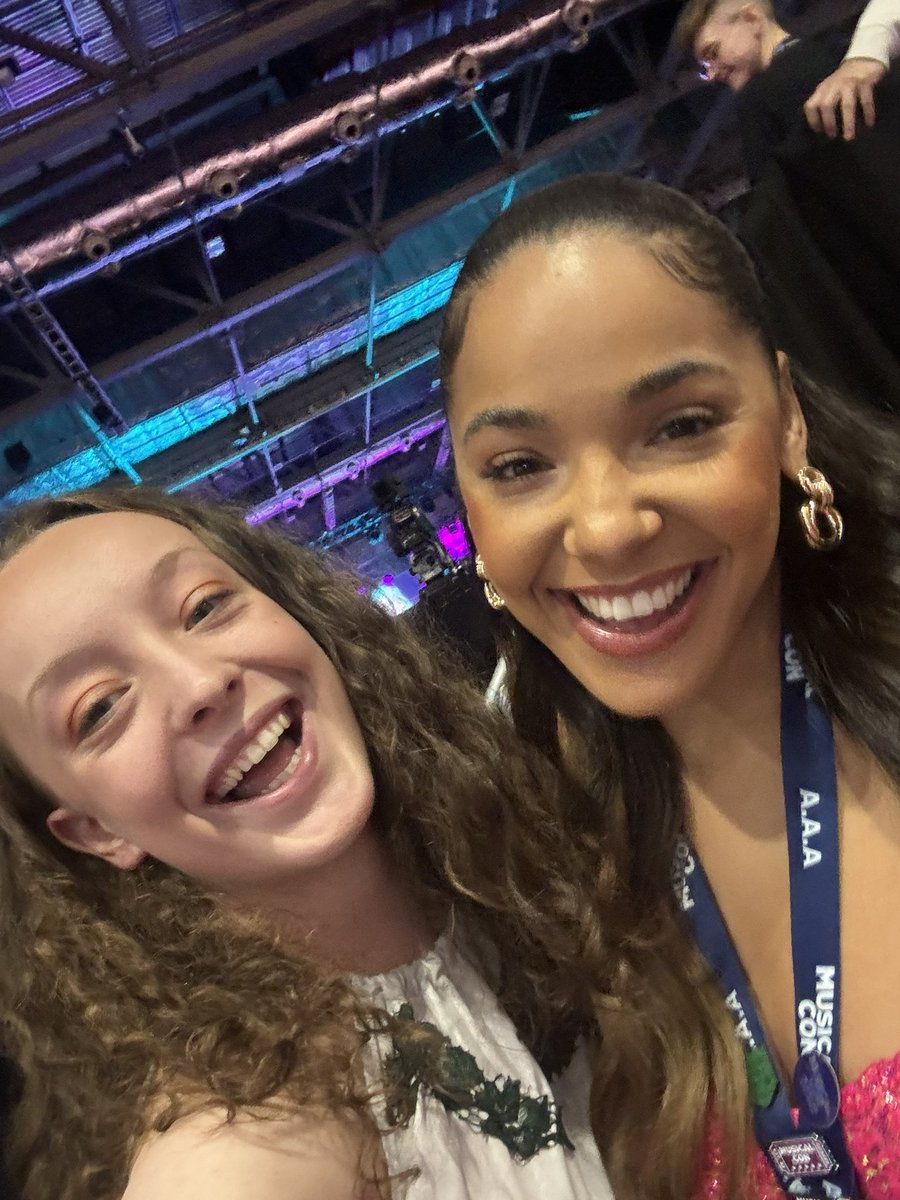 Erin tweet media