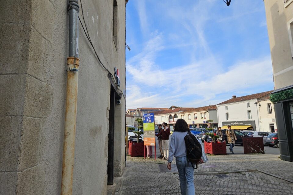 actufr's tweet image. 600 couverts, des soirées-concerts, une ouverture 7j/7...Le bar-brasserie du #Hellfest attendu pour début 2025 ne laisse personne indifférent à #Clisson. Alors, problème ou aubaine ? 🎶
actu.fr/pays-de-la-loi… via @HebdoSevreMaine