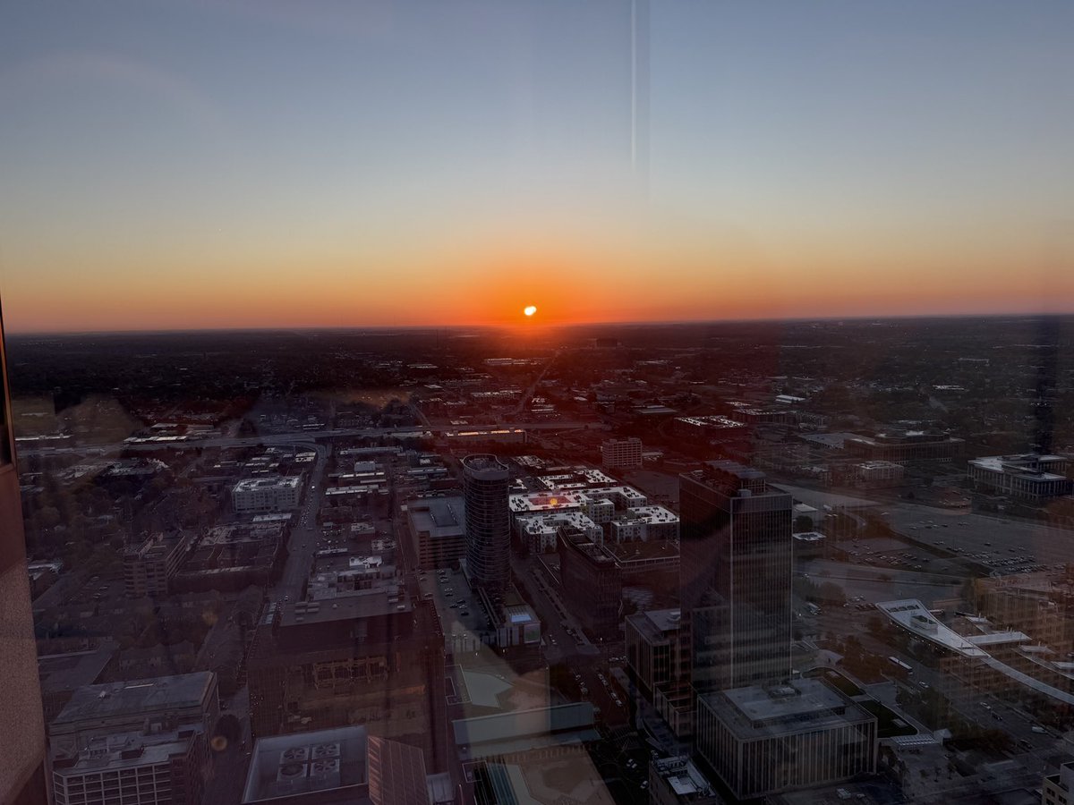 ejbroecker's tweet photo. What a beautiful way to start the week in ⁦@IndyDT⁩ ⁦@IndyChamber⁩ https://t.co/3BUiz2ERJB