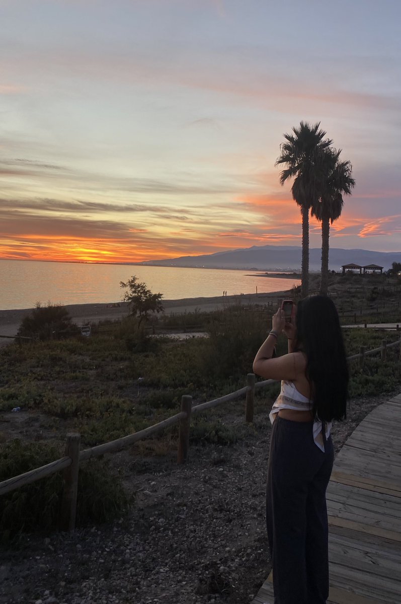 maariacl02's tweet photo. el paraíso y ellas💞💞💞 https://t.co/mpLybnkrGU