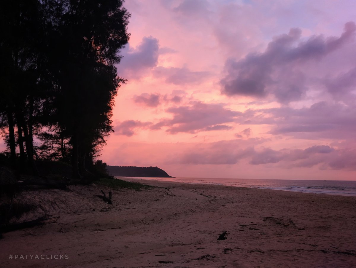 PatyaClicks's tweet photo. @RCederfjard Share your smartphone photos!
This one is from a beach in #Bharat 
.
.
.
#theme_pic_India_seaside 
#patyaclicks 
#mobilephotography 
#Vengurla https://t.co/TU8cOSh4dc