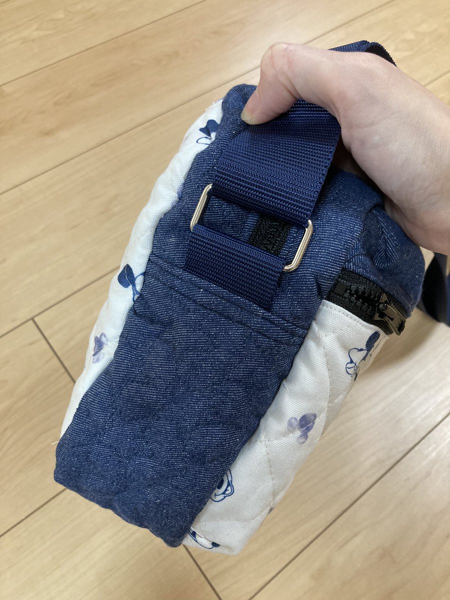 mii1135's tweet photo. プレゼント用ショルダー完成😆

同じ型紙だけど、生地を変えるだけで雰囲気変わるね🌟

#ハンドメイド好きさんとつながりたい 
#裁縫 
#ショルダーバッグ https://t.co/saTwTe8S5u
