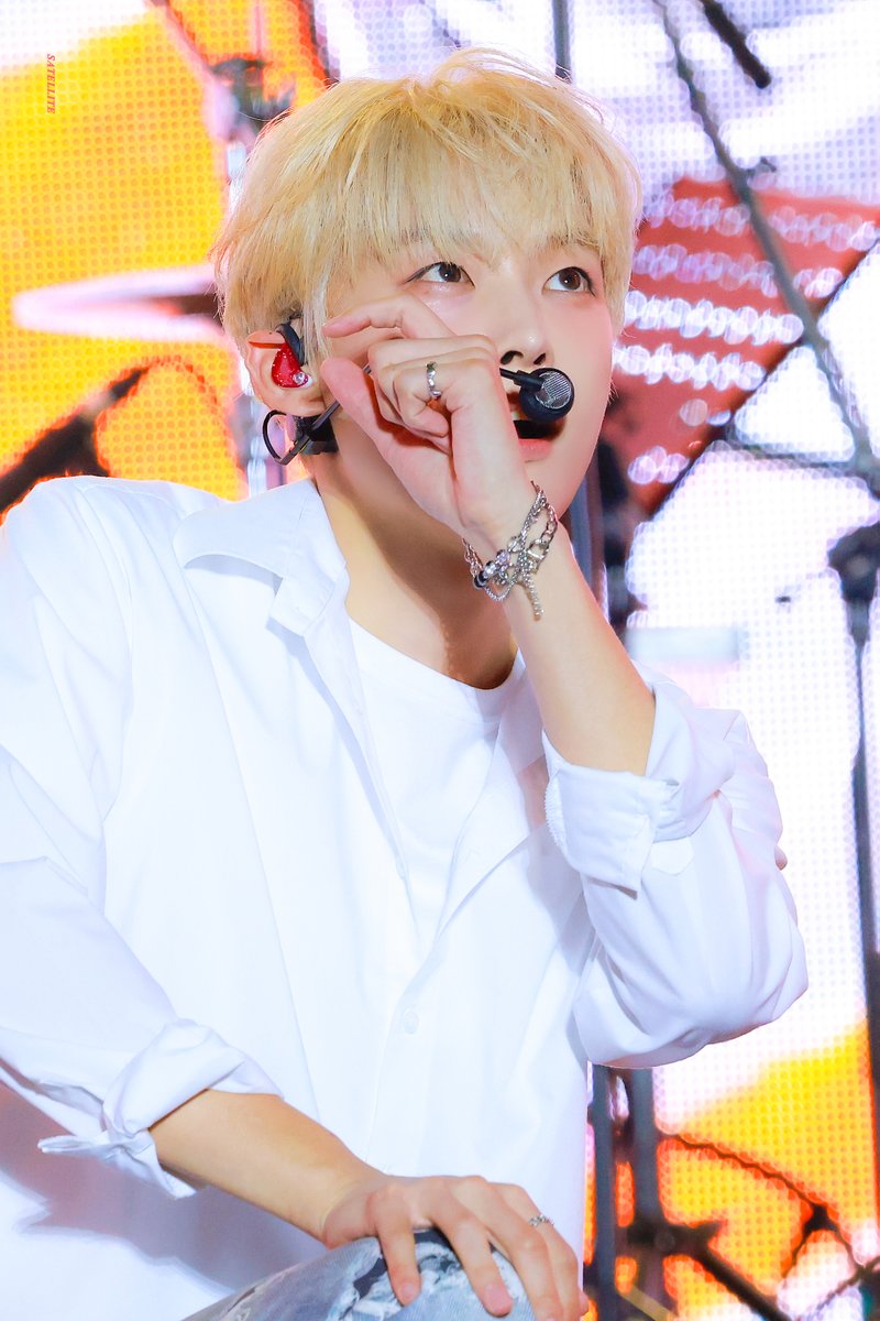 712satellite's tweet photo. [HQ] 241015 #인성 #김인성 #INSEONG #SF9 

금발하면03년생이되는매직 https://t.co/LKHtGDGhY1