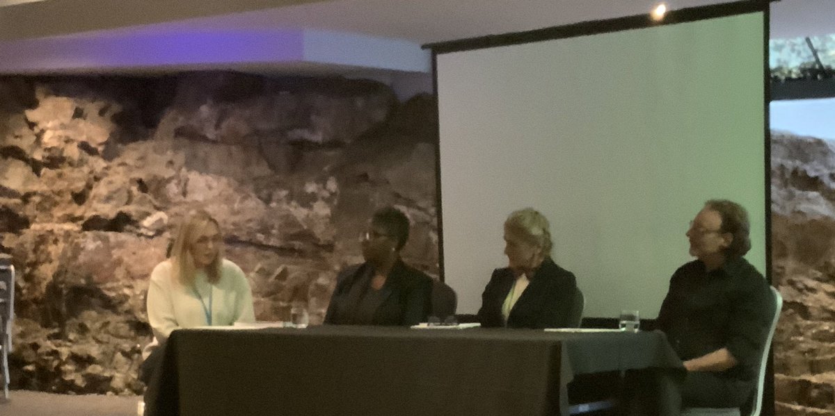 Our expert panel discussion. Where should schools start with developing their RfP… start with the evidence and teacher PD. #EnglishHubs #RfP