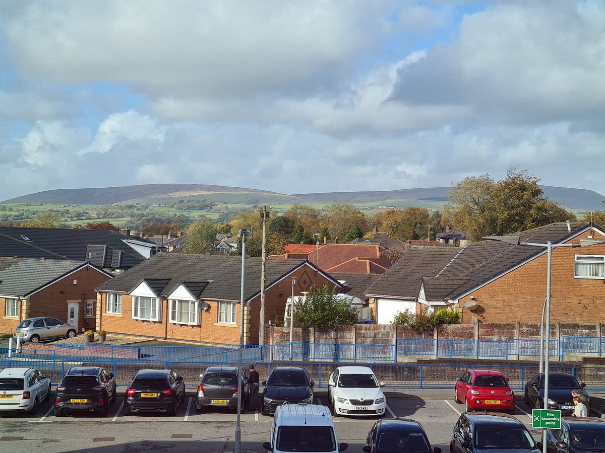 Lovely view of #PENDLE Hill from the eye clinic waiting area <a href="/ELHT_NHS/">East Lancashire Hospitals NHS Trust 💙</a>. Anyone else think the shape looks like a macula OCT? I can't unsee it now! #optometry #ophthalmology #eye