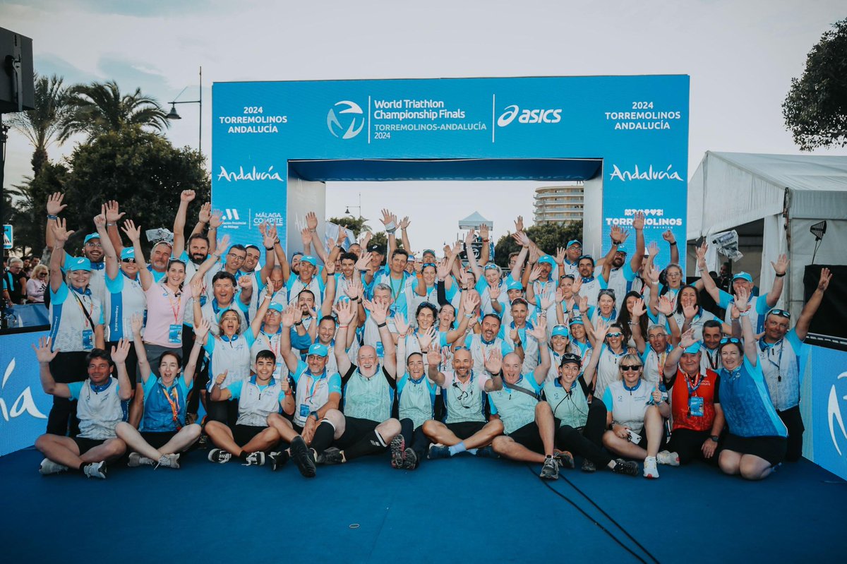 Anytime I see a picture of volunteers I bow in their presence.  No sport, can thrive without the 10 000 volunteer hours of skilled caring volunteers.  <a href="/worldtriathlon/">World Triathlon</a> <a href="/TriathlonCanada/">Triathlon Canada</a> <a href="/TriOntario/">@triontario</a> <a href="/t100triathlon/">T100 Triathlon World Tour</a> <a href="/CAFoundation/">Challenged Athletes Foundation</a> <a href="/ChallengeFamily/">Challenge Family</a> <a href="/IRONMANtri/">IRONMAN Triathlon</a> all need these great folks