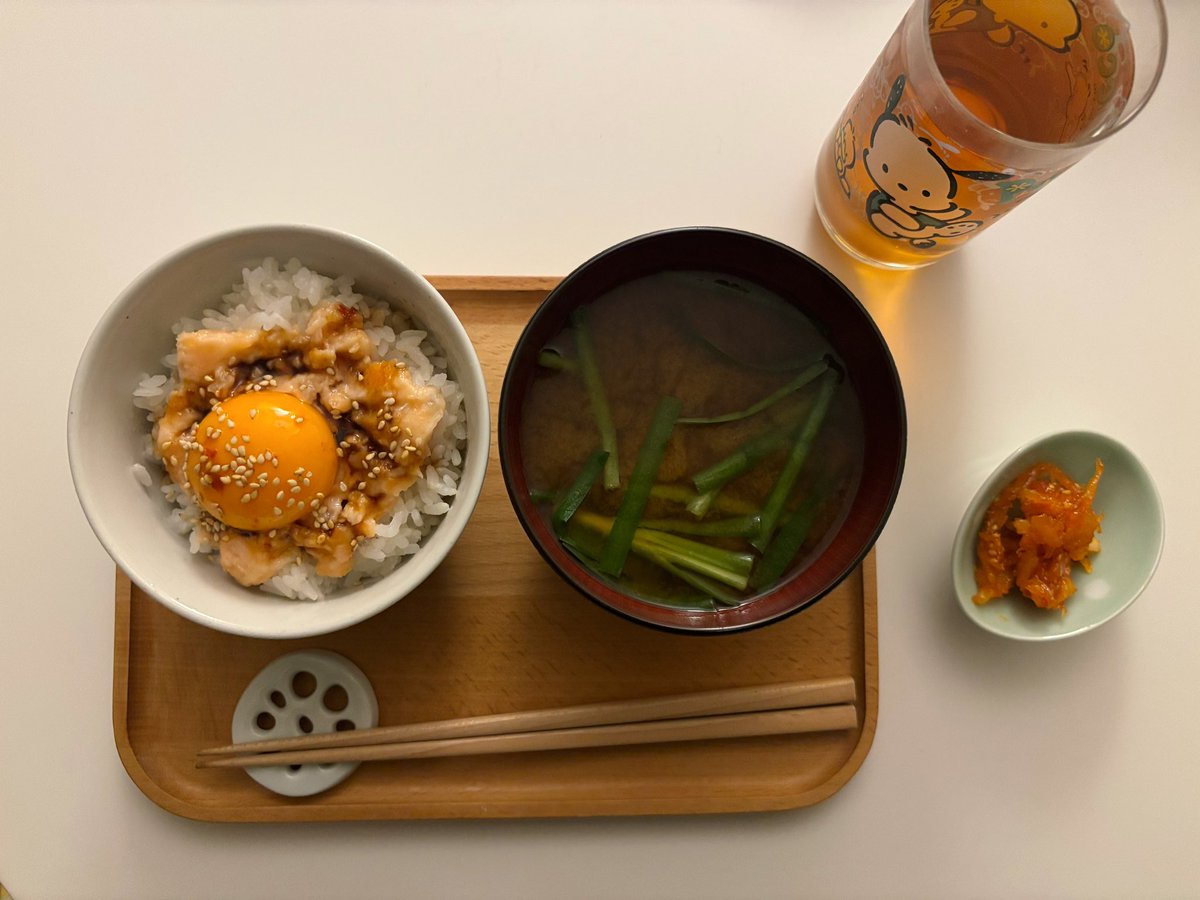 かなり久しぶりに家でごはんを炊いた。
ポチャッコグラスがかわいい。