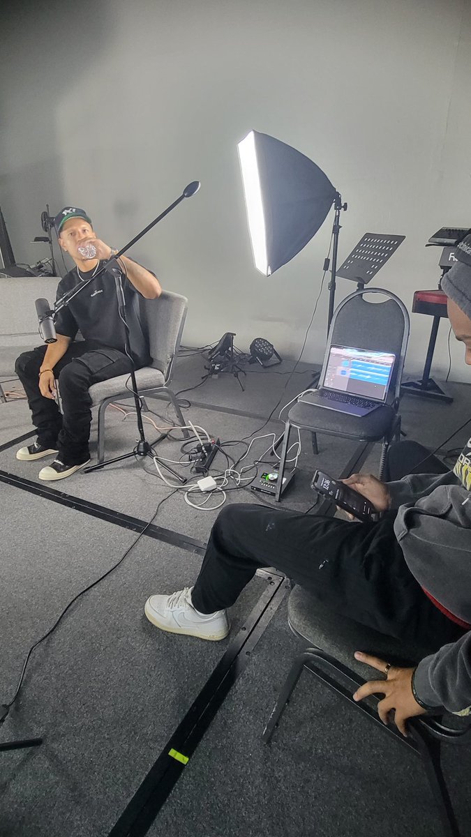 JBlaze305 tweet media