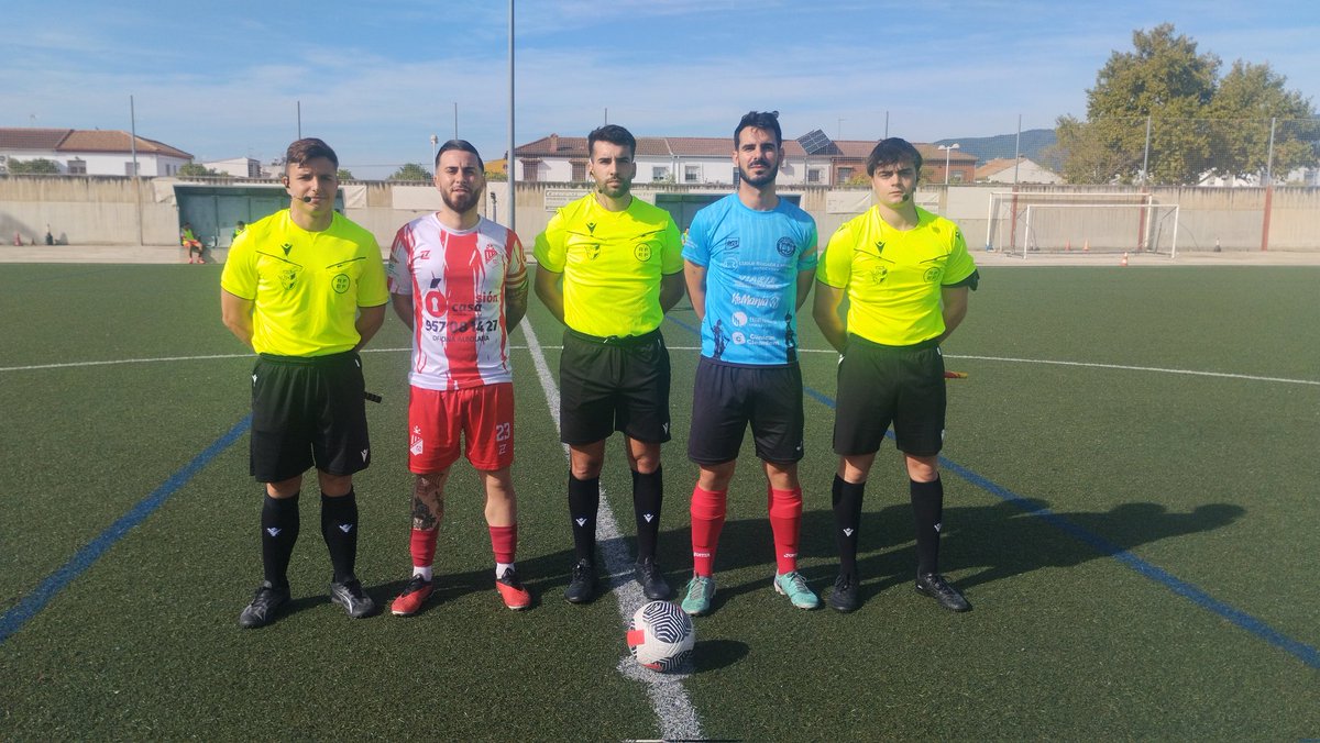 Seguimos haciendo de nuestro campo un auténtico fortín.2 partidos que suponen 6 puntos ganados,aunque con rivales que nos lo pusieron muy difícil.
Ahora,es momento de intentarlo como visitante