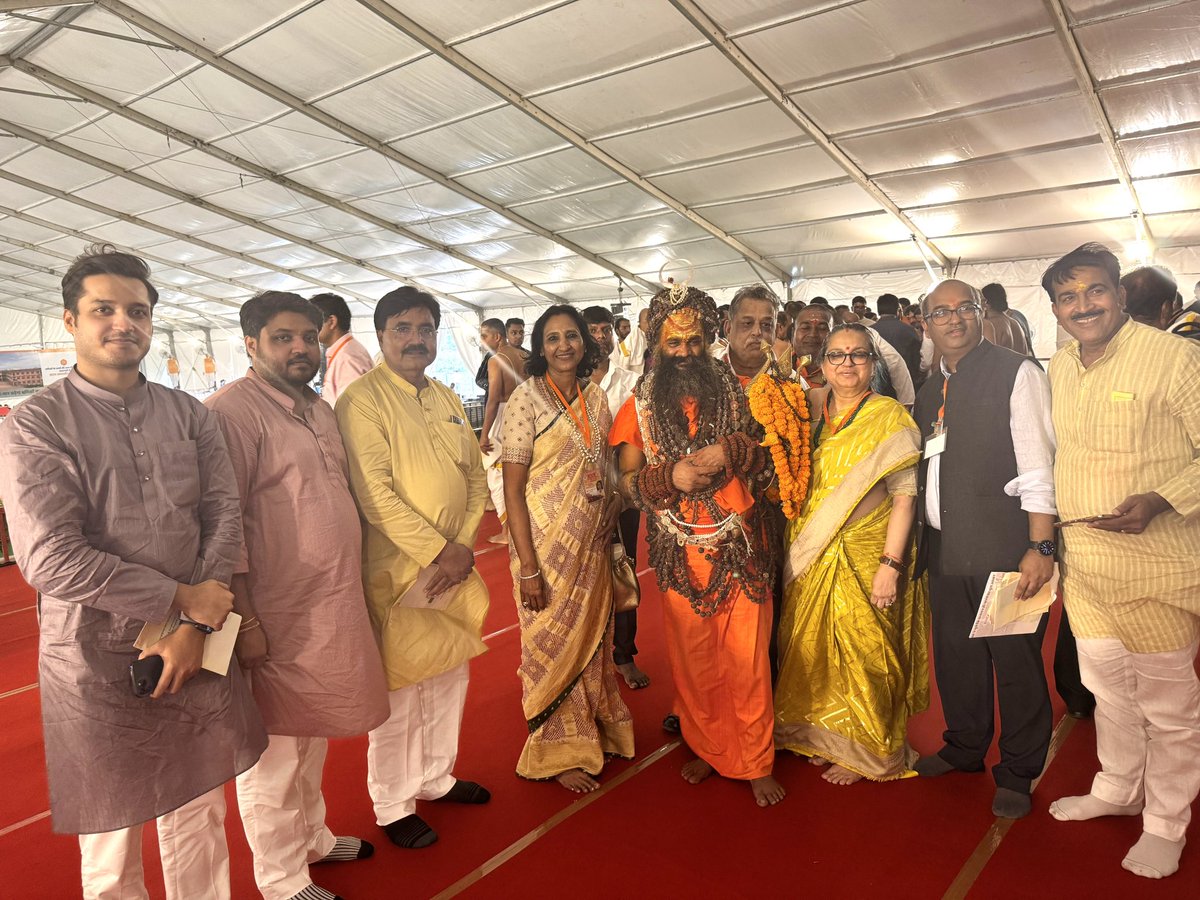 drdsmishraa's tweet photo. *कांची काम कोटि पीठ के शंकराचार्य स्वामी शंकर विजयेन्द्र सरस्वती* जी महाराज के द्वारा निर्मित आर जे शंकरा नेत्र चिकित्सालय के उद्घाटन के *मुख्य अतिथि माननीय प्रधान मंत्री श्री नरेंद्र मोदी* जी के द्वारा किया गया । https://t.co/EDWykA0wN8