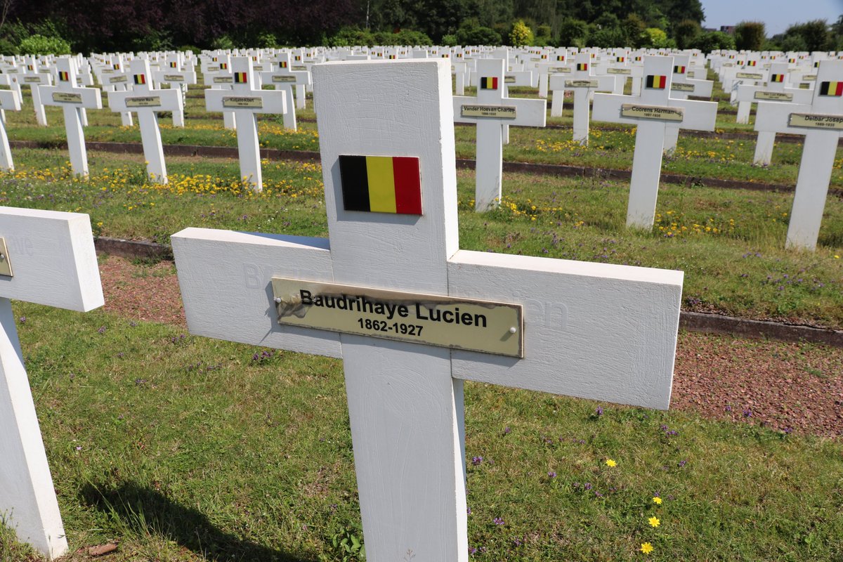 erikwesterman's tweet photo. In 1927, Col Baudrihaye passed away, succumbing to the respiratory ailments that he contracted on the front. He was buried in a lot reserved for heroes of the First World War in Schaerbeek Cemetery. https://t.co/Tyr8kovrky