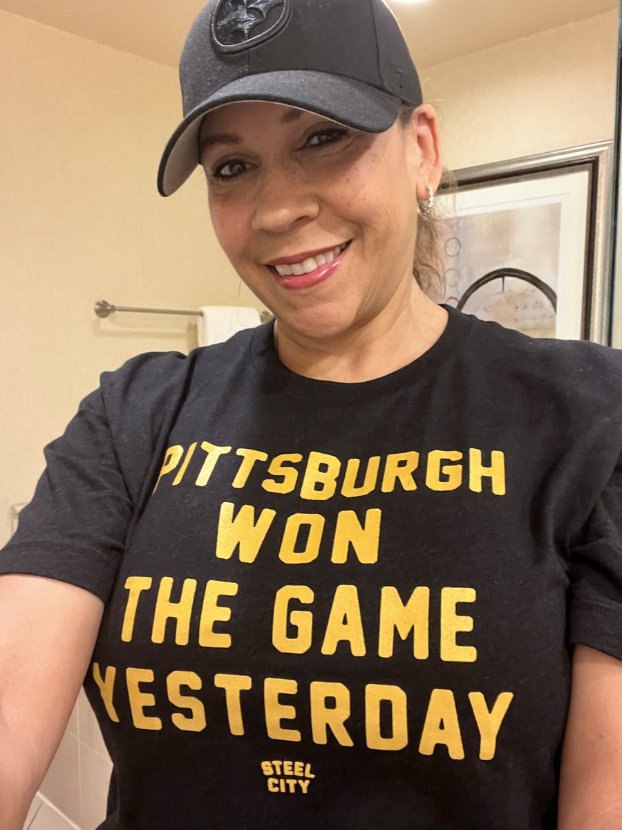 its3rdand1's tweet photo. Happy Victory Monday!🖤✨💛
Recycling this pic, just because…
#HereWeGo 
#SteelersNation
#Steelers https://t.co/8AhRS1gxQ9