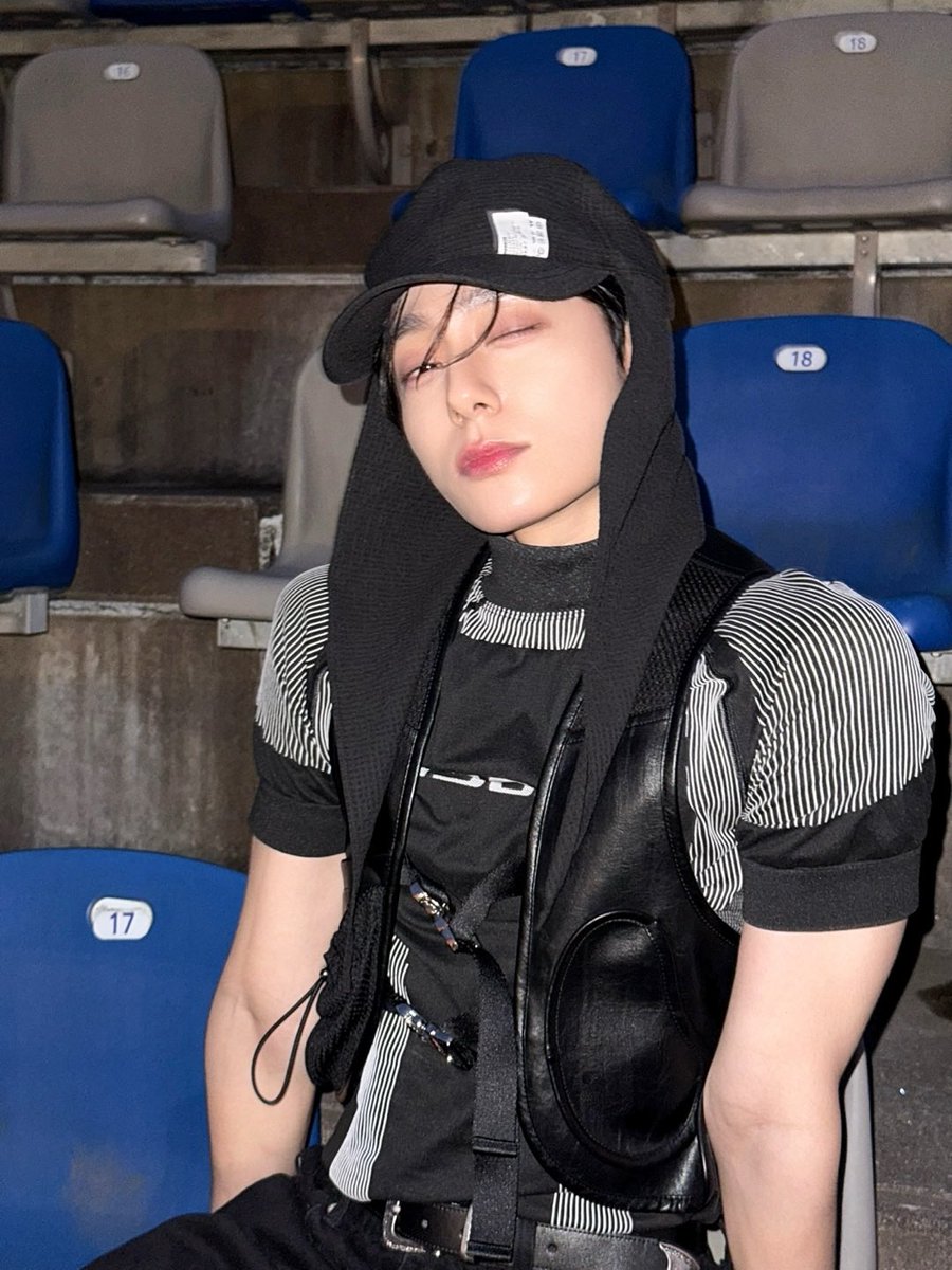 official_ONEUS's tweet photo. [#환웅]
My Dream✨ https://t.co/KJpKPWNjc8
