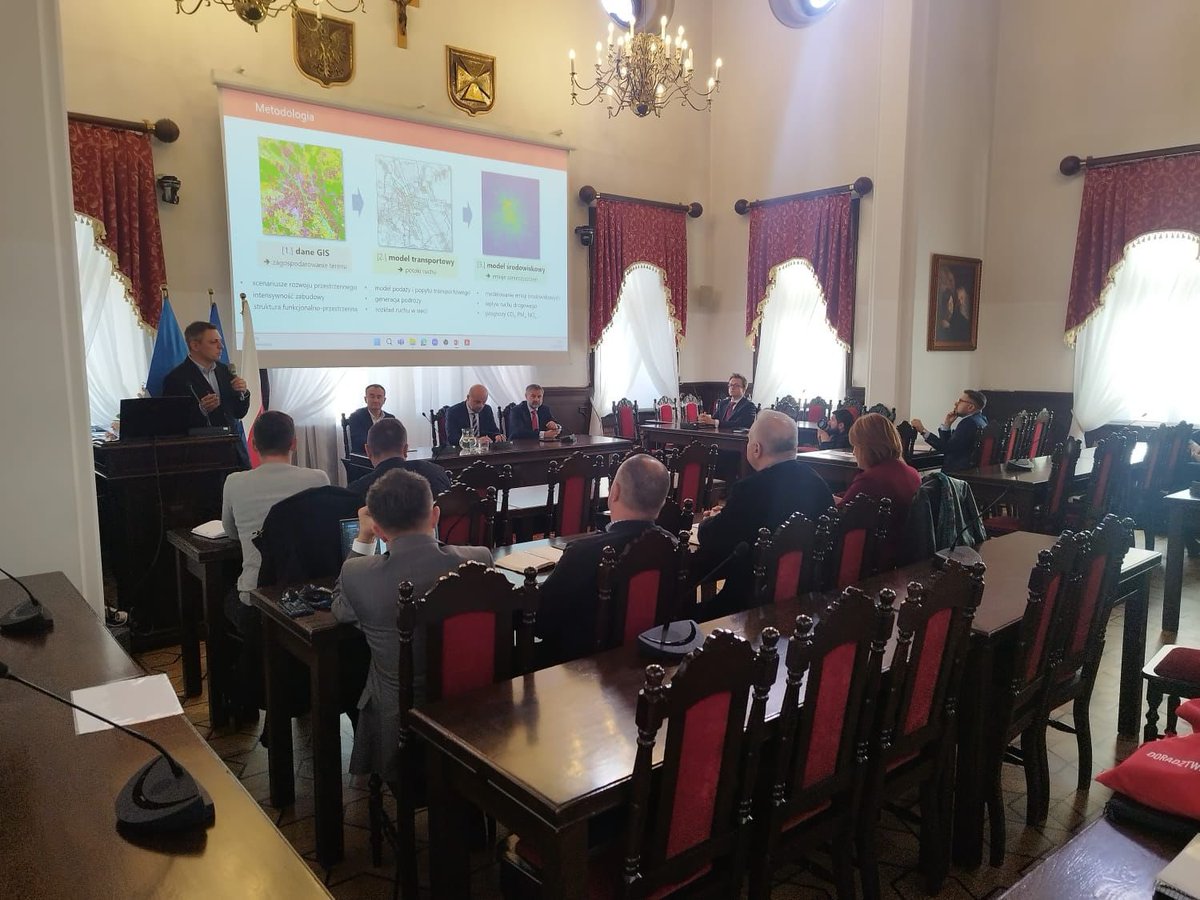 Gradienspl's tweet photo. 📊 W piątek 18 październik w Rzeszowskim Ratuszu odbyło się spotkanie z przedstawicielami Urzędu Miasta Rzeszowa. Zaprezentowaliśmy tam szerokie wyniki projektu badawczego LUTEm (Podmiejskie marzenie a transport przyjazny dla klimatu? https://t.co/Y36tnZznCo