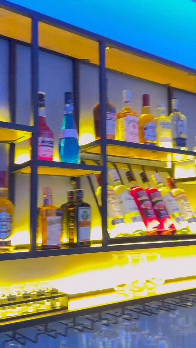 "오늘 밤 여러분과 함께 할 수 있어서 너무 행복해요! 🎉" 함께한 시간은 언제나 번개처럼 빠르게 지나갑니다! ⚡️이 멋진 밤을 저와 공유해 주신 모든 분들께 감사드립니다! ❤️"오늘 밤을 더욱 특별하게 만들어보세요! 🌟"