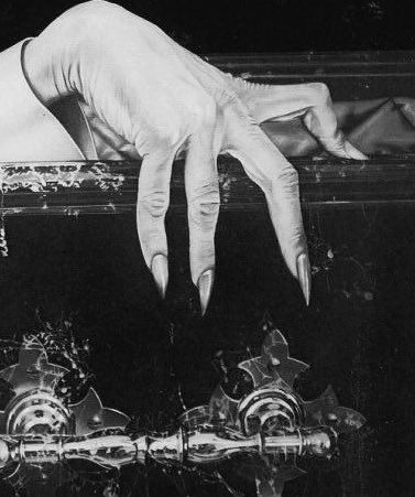 strawbxmoon's tweet image. ⋆✴︎˚｡⋆ build your own outfit - dracula&apos;s version ⋆✴︎˚｡⋆