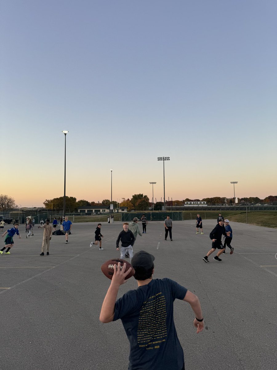MrMHeim's tweet photo. Nothing like kicking off a Monday morning with some recess football after a @packers victory! #MotivationalMonday #RecessFun #PackersWin #ParkviewPride #FireUpJags https://t.co/qP5M5EecM4