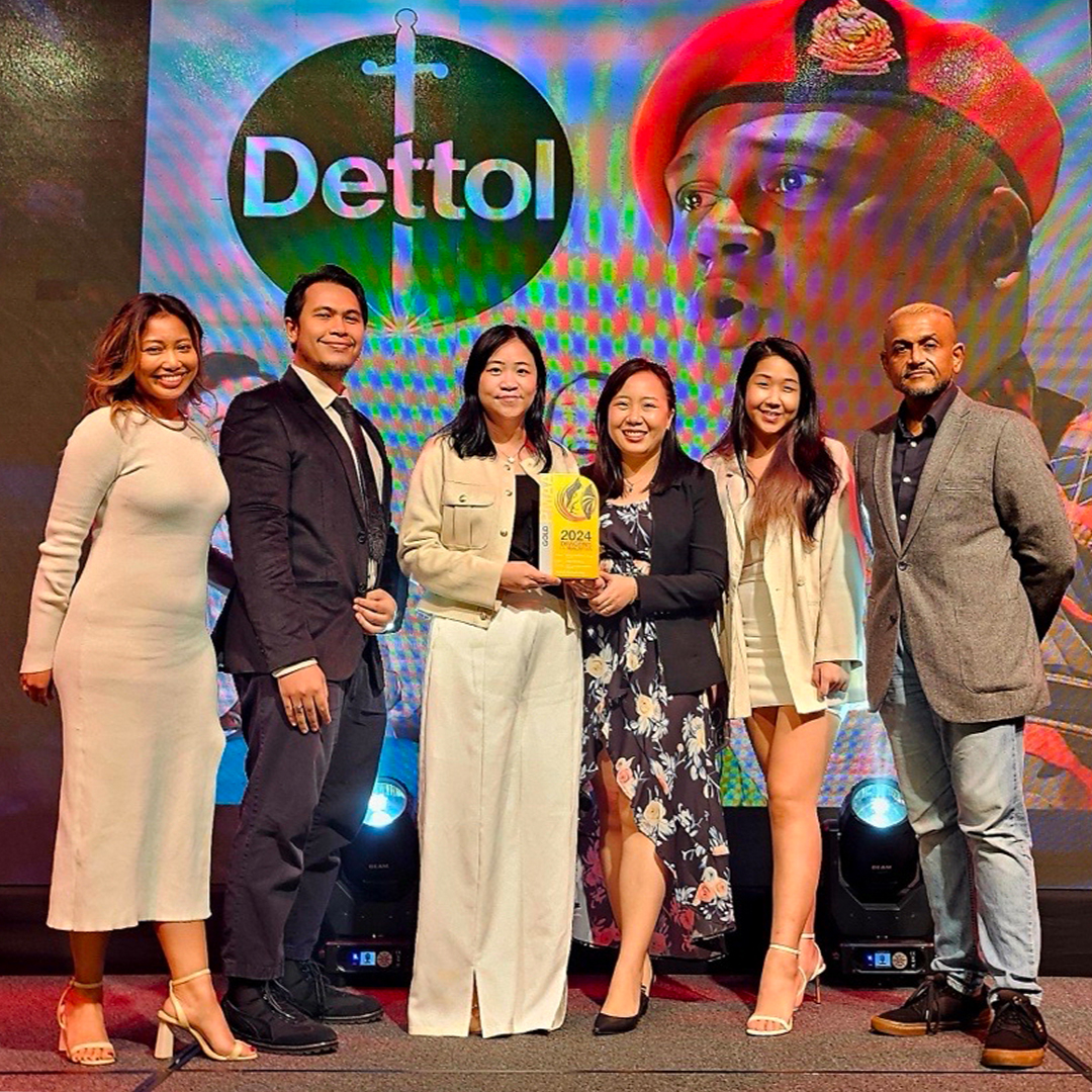 KingdomDigital_'s tweet image. What a triumphant night with Dettol Malaysia at the Dragons of Asia &amp;amp; Malaysia Awards!🎉

Huge thanks to Dettol for trusting us and to our amazing #KDHeroes for their creativity. Here’s to raising the bar—together! 🙌🏼

#KDMilestones #DragonsOfAsia #Dettol