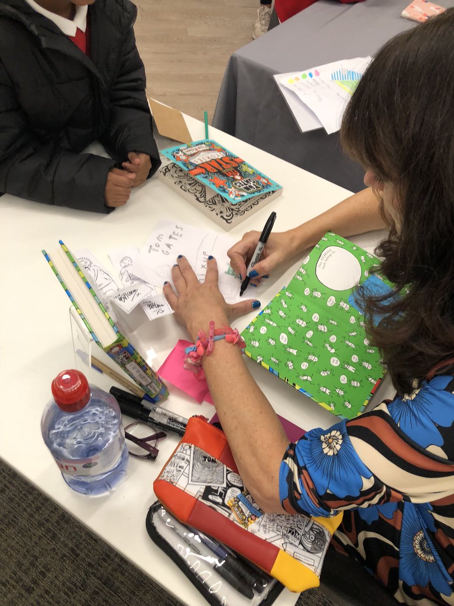 scholasticuk's tweet photo. A BRILLIANT morning with @LizPichon at @warwickarts speaking to over 500 kids about her brand new book #TomGates Ha! Ha! Hilarious - and of course lots of drawing!
And we’re back at it again with another 500 pupils this afternoon…
@KenilworthBook @schools_books https://t.co/eF9fctzOQw