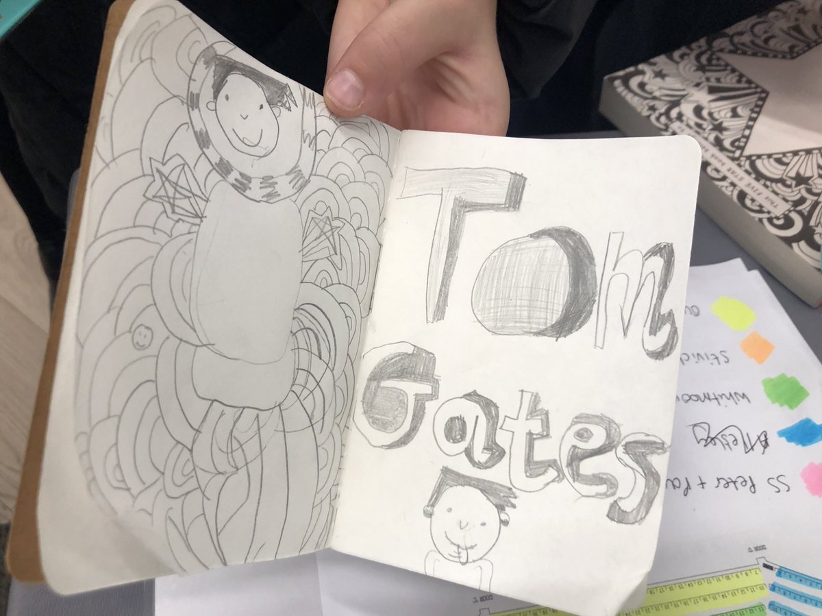 scholasticuk's tweet photo. A BRILLIANT morning with @LizPichon at @warwickarts speaking to over 500 kids about her brand new book #TomGates Ha! Ha! Hilarious - and of course lots of drawing!
And we’re back at it again with another 500 pupils this afternoon…
@KenilworthBook @schools_books https://t.co/eF9fctzOQw