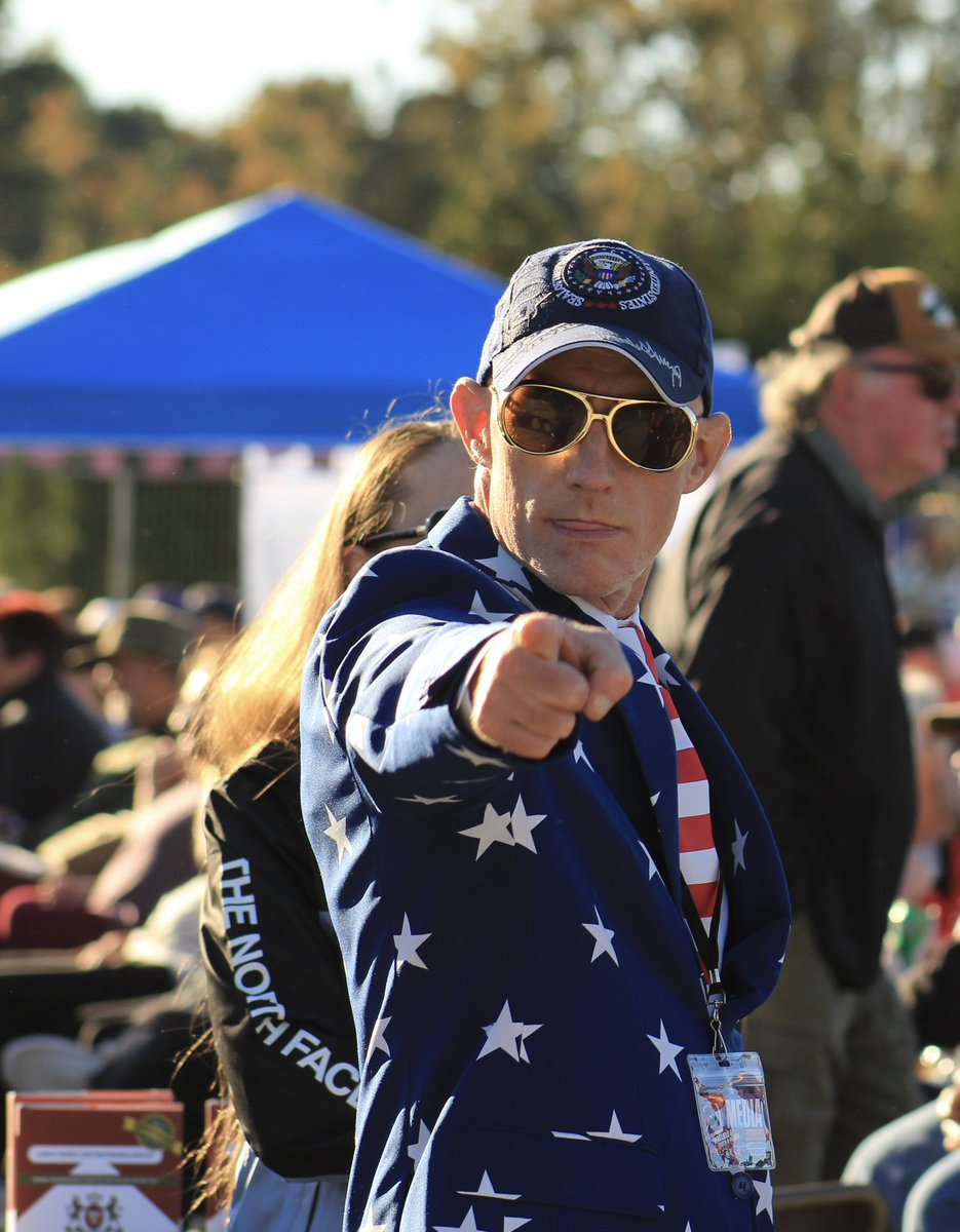 kellyannelu's tweet photo. Got to meet this bad ass patriot who looks just as sharp in person and the camera loves him! 🇺🇸👊❤️
@TruePatriotAU
#Reawakeningtour https://t.co/uwIzlVmKlp