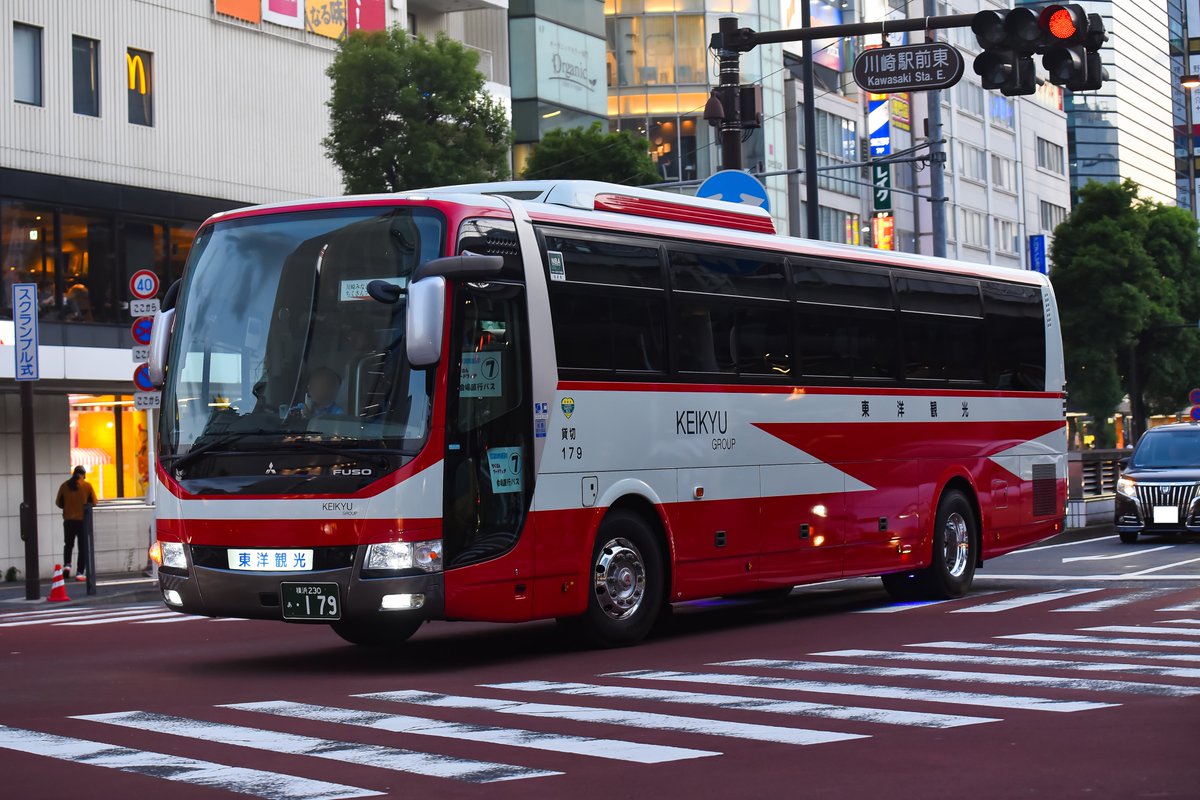 2024.10.12(土)
東洋観光179 横浜230あ179(QTG-MS06VP)
ホイールセンターキャップのスリーダイヤが赤く塗られてるのが特徴的な1台
細部まで磨かれていてとても綺麗でカッコよかったです