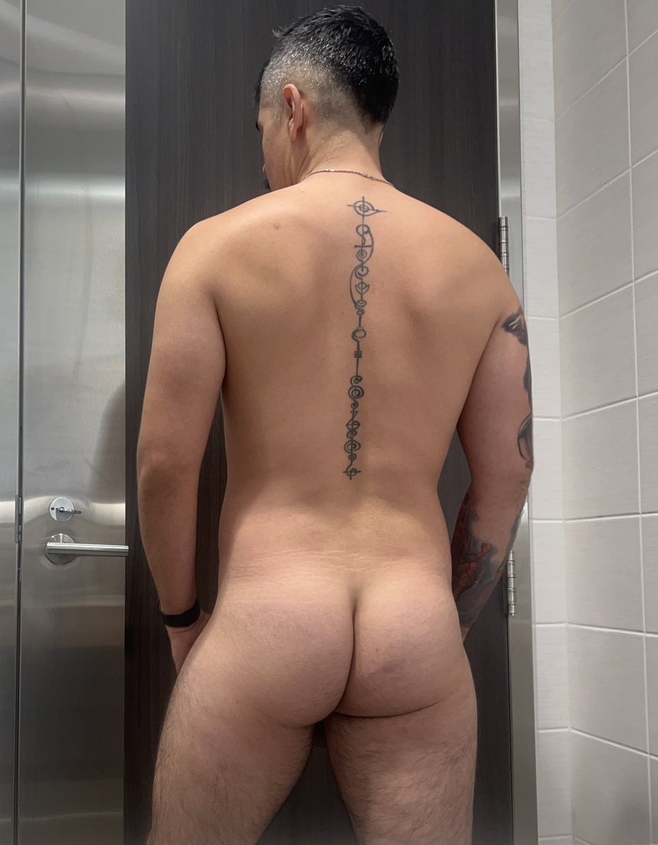 Traveling in luxury on day 21 of #locktober thanks to @steekwerks 🤩🐶 #lockedinwerks