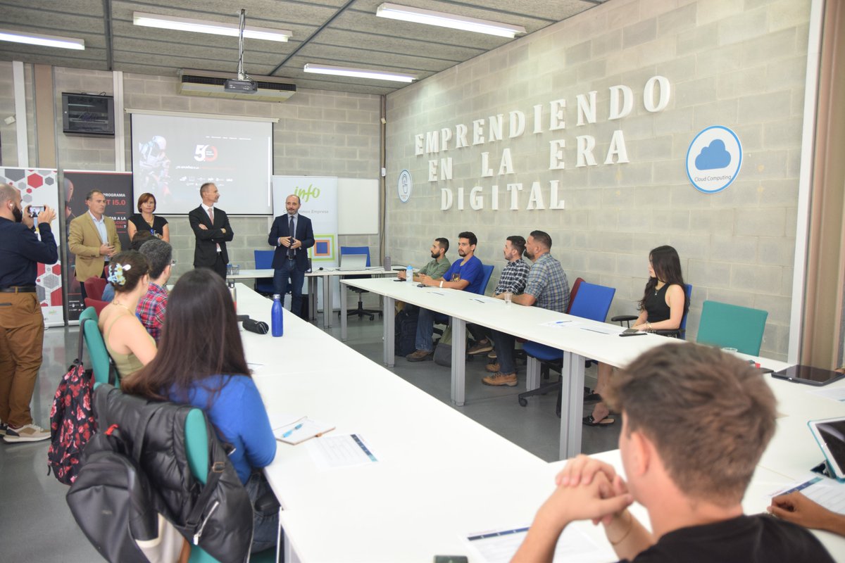 🚀 Estudiantes y egresados #UPCT participan en la iniciativa de #emprendimiento Smart Industry 5.0

👉 Este programa se enfoca en la aplicación de tecnologías emergentes para generar soluciones sostenibles y resilientes adaptadas a la nueva era digital

📲 upct.es/noticias/2024-…