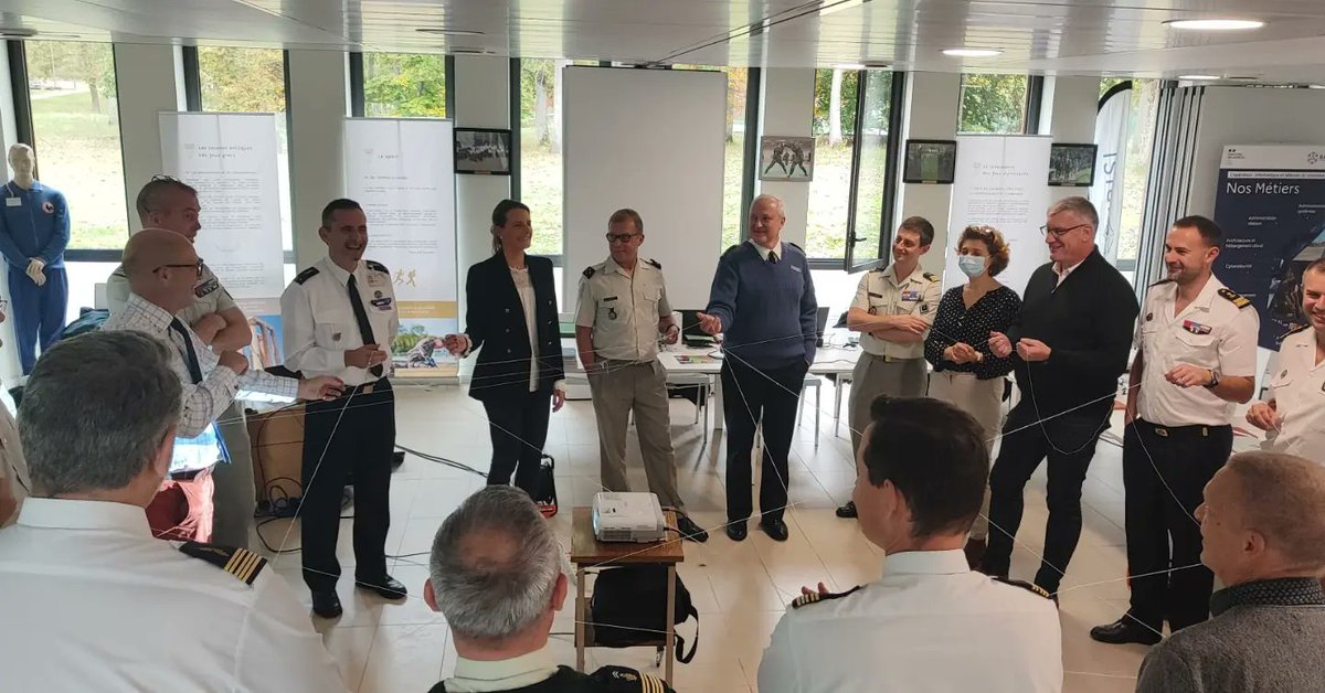 DIRISI_FR's tweet image. 🔵 L’ensemble des cadres dirigeants de la #DIRISI était réuni au Centre National des Sports de la Défense à Fontainebleau pour un séminaire de #commandement, rendez-vous annuel permettant de réaliser un état des lieux et d’aborder différents enjeux stratégiques. (1/3)