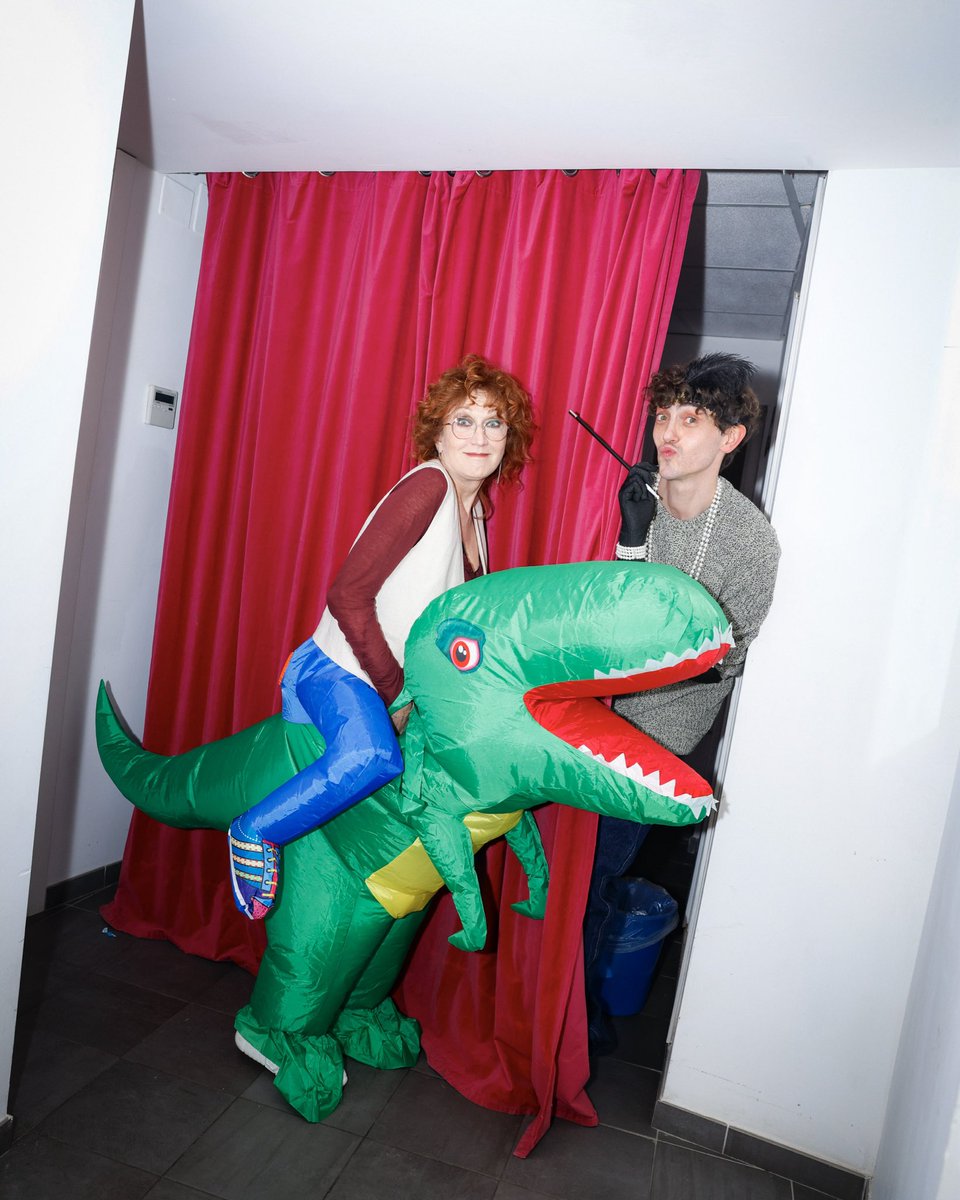 michele_bravi's tweet image. shitpost del tour anche se il tour è finito.