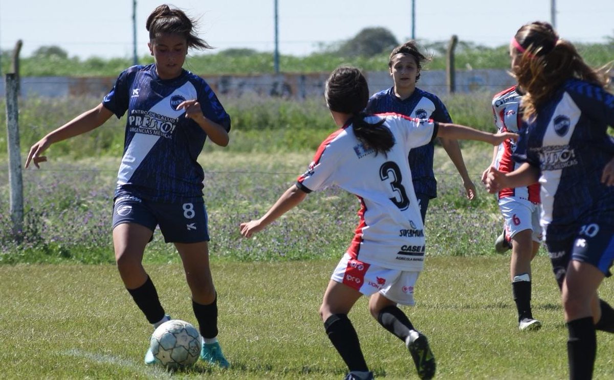clubbenhur's tweet photo. ⚽️ #Infantiles. Este domingo, el equipo #Sub14 de #BenHur disputó una nueva fecha del Torneo “Clausura”. Las #Lobitas enfrentaron a 9 de Julio con derrota 1-0.
#VamosBenHur 🔵⚪🔵 https://t.co/dpul262rRd