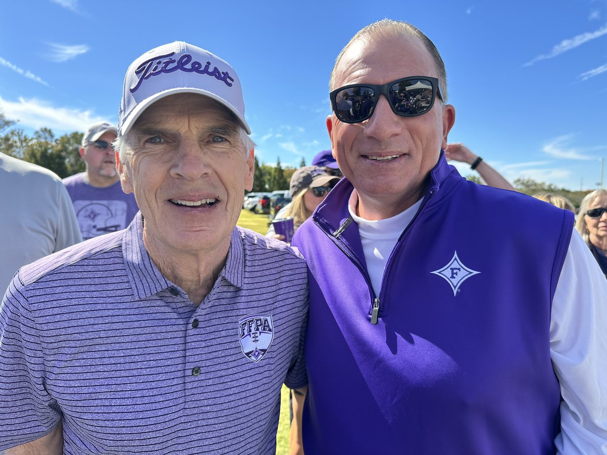 TiffanyErvin's tweet photo. We say it way too often in our world, but we won the tailgate & looked great doing it! At least my #Gamecocks pulled off a win on the road! #fuallthetime #theguy #forevertothee #CoachJohnson @bill_boroff @PaladinFootball @GamecocksOnline #RotaryGeek #FFPA https://t.co/6VXT3eTX6T