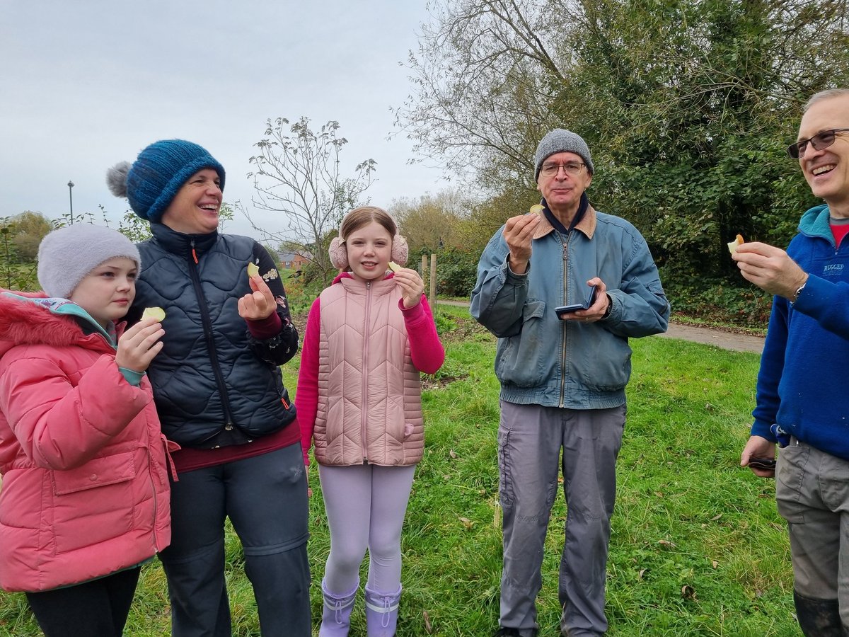 fruitnutvillage's tweet photo. Celebrating #AppleDay at #KingdomForestGarden this morning... thank you to #WadeMuggleton. #STCommunityFund. #PitmastonPineApple #CharlesRoss #AshmeadsKernel #HerefordshireBeefing #Spartan #KingOfThePippins https://t.co/Ask1pqR1Yp