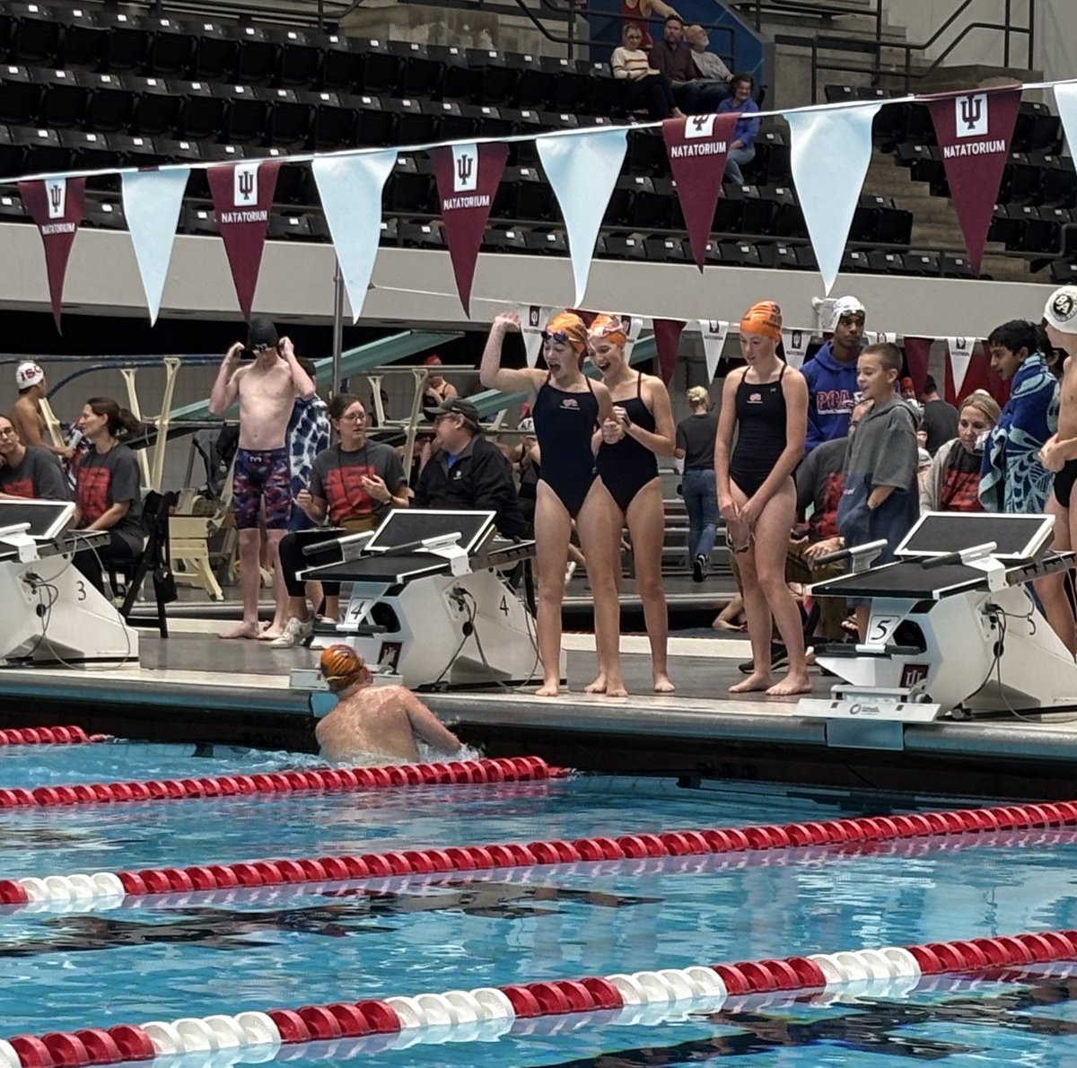 DonnerSwimClub's tweet photo. This is what Donner is about.
#oneteamonefamily

We had a great time at the Rivi meet this weekend! Our swimmers had a bunch of fun cheering on and supporting each other. We had a lot of best times and divisional cuts. It was a great weekend of racing! https://t.co/OEzsVi2RTR