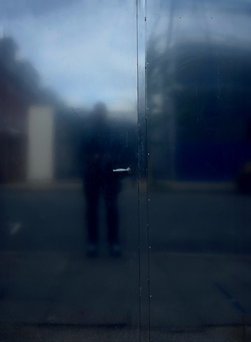 Doorway Reflection - In The Present Absence

An ongoing series of photographic self-portraits, in which the subject recedes or vanishes, explores ideas of impermanence, and the nature of authorship.

moca.london/we_davidvaneys…

<a href="/the_eyesite/">the_eyesite</a> 

#davidvaneyssen #frieze #friezelondon