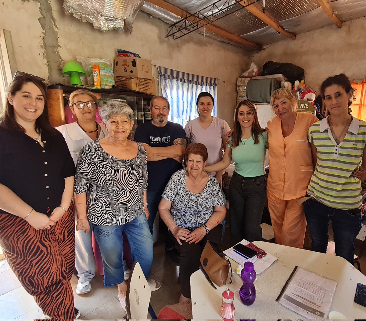 MicaelaNavill's tweet photo. Estuvimos en el merendero Húsares conversando con vecinas y vecinos del barrio el Palango 

Gracias a la referente del Merendero Husares Norma Saralegui, que lleva adelante un trabajo increíble. 👏🏻 https://t.co/fLojNZMEFX