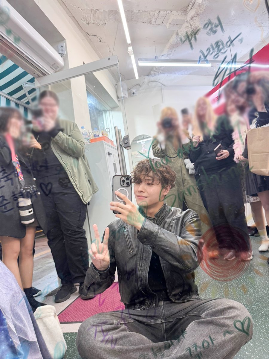 제 생일이 더욱 빛날 수 있던 건 우리 고스티 덕분!
너무나도 감사하고 또 사랑합니다🥰

#GHOST9 #고스트나인
#손준형 #SONJUNHYUNG