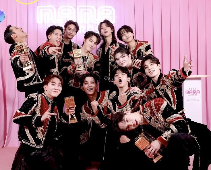 #2024MAMAVOTE #SEVENTEEN 
다들 올해 우지가 기쁘게 웃으면서 우는 걸 보고 싶지 않으신가요? 전 우는 남자 좋아합니다.
이번 앨범 준비하면서 많이 힘들어하고 항상 모든 앨범에 심혈을 다해 만드는 천재 프로듀서 우지를 위해, 서로가 서로를 믿고 의지하는 세븐틴을 위해 한 번씩 RT 합시도..🥲