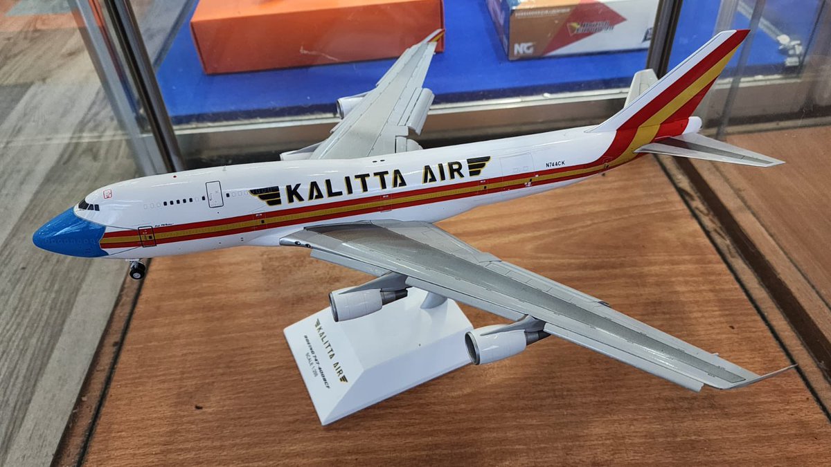 Which is your favourite from these 2 iconic aircraft?! We cannot possibly decide between them! ✈️
#AviationRetailDirect #modelaircraft  #CorgiDiecast #InFlight200 #Diecastmodelaircraft #GeminiJets #HerpaModels #JCwings #Boeing #Airbus #JFoxModels #LondonHeathrow #avgeek #aviation