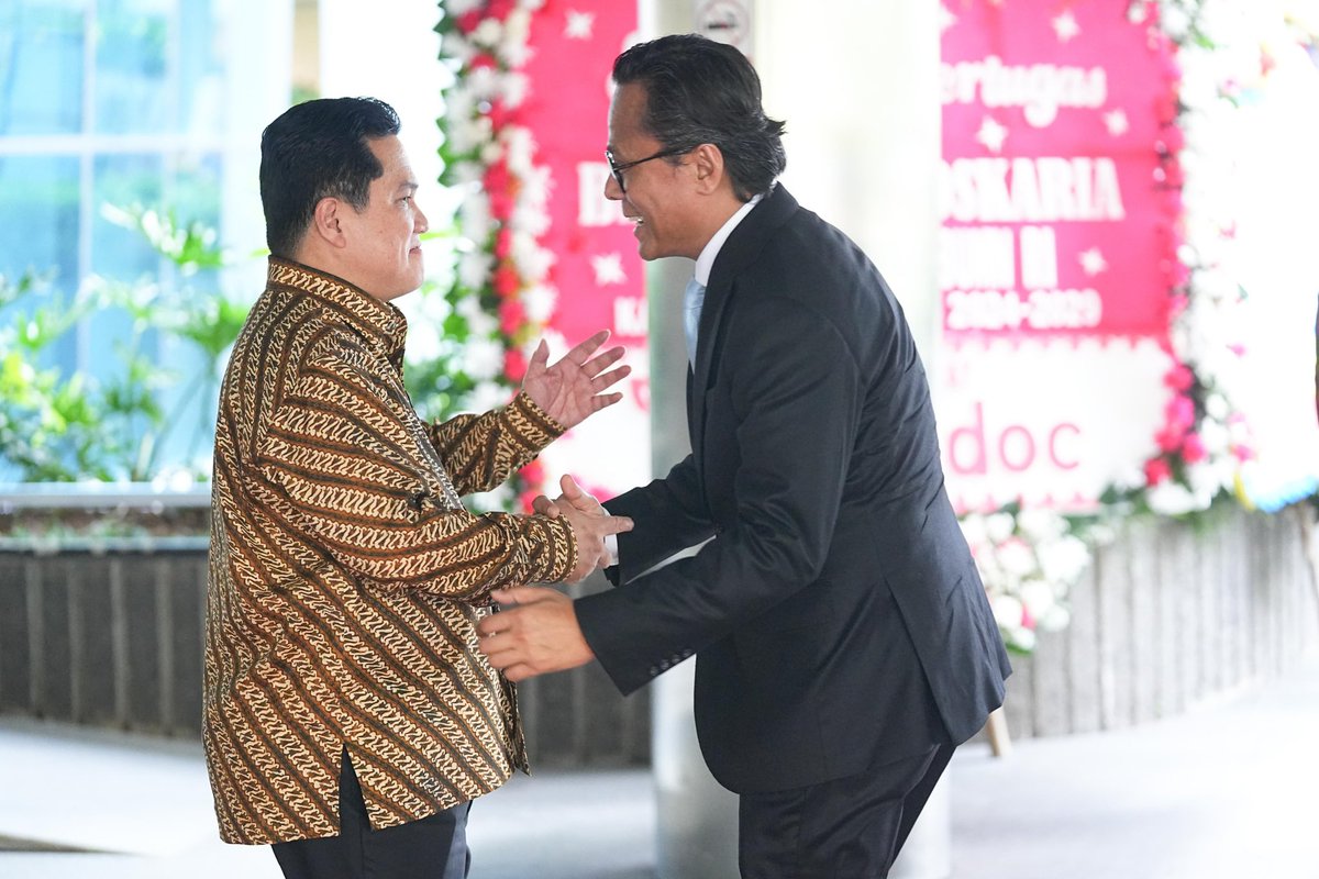 erickthohir's tweet photo. Menyambut tiga Wakil Menteri BUMN yang baru saja dilantik di Istana Negara oleh Bapak Presiden Prabowo Subianto. Kartika Wirjoatmodjo, Dony Oskaria dan Aminuddin Ma'ruf akan mendampingi saya di Kementerian BUMN untuk terus mendorong BUMN yang profesional dan transparan.

Selamat datang dan selamat bertugas Wamen Tiko, Wamen Dony dan Wamen Amin.