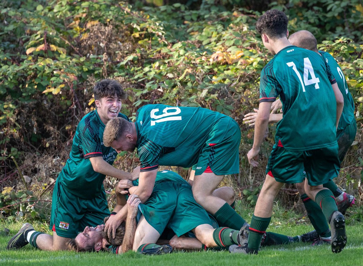 BackInMyDayFC's tweet photo. Who doesn’t love a last minute winner? Happy Monday everyone. https://t.co/roArUX1j78