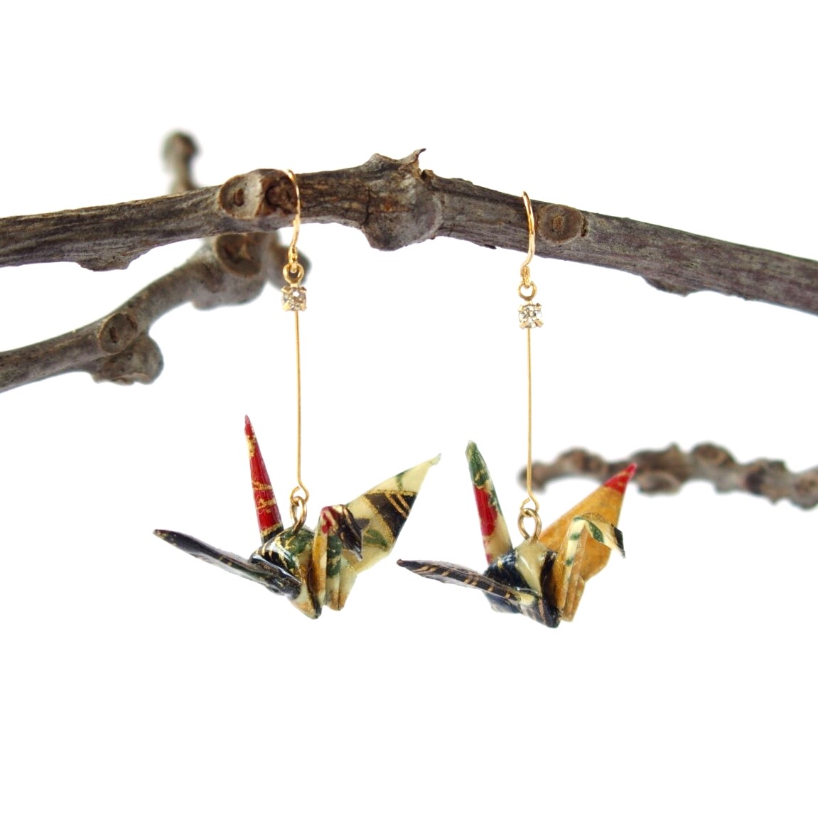 Each pair is handcrafted using authentic Japanese Origami paper, making every design truly unique. Featuring the iconic crane, symbolizing good fortune and longevity, and the fan, representing prosperity and good luck, these earrings embody timeless cultural significance.✨
