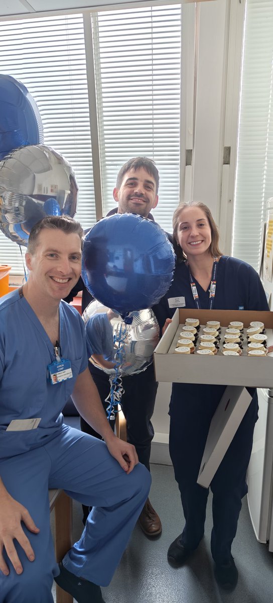 DrAaronCorp's tweet photo. First day of using Intellivent on ICU with thanks to @HamiltonMedical @chftanaesthesia @CHFTNHS @Sir_SR https://t.co/D0j5hYJ6v2