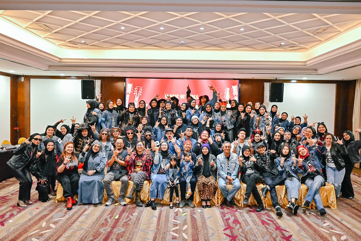 Fyzaghani0323's tweet photo. Tempat lain, berbeza orang, tapi..
Masih sama.. M9 we rock.. 15.10.24 https://t.co/cDbBK4uK6J
