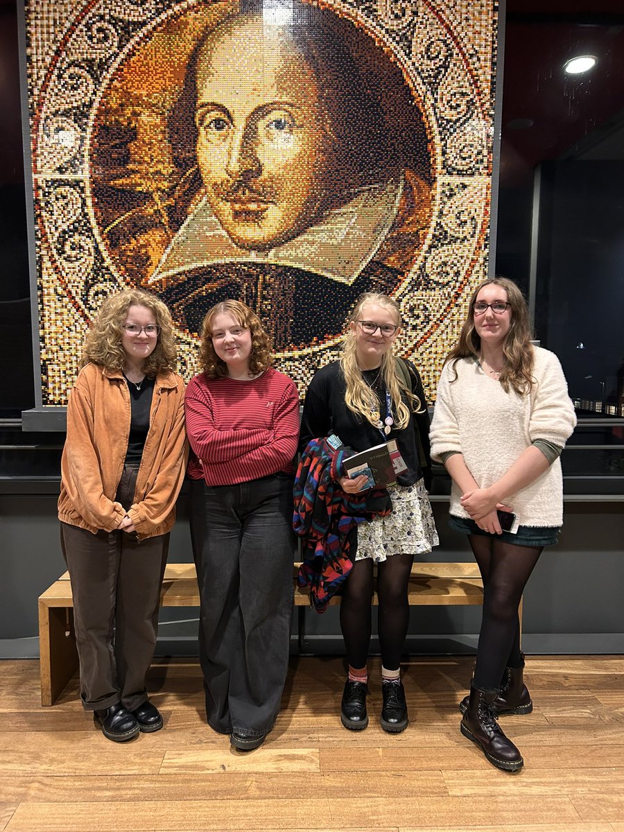 A level Literature students absolutely loved the RSC production of Othello on Thursday evening! A superb performance <a href="/TheRSC/">The RSC</a> 
🎭 🤩 🤩🤩