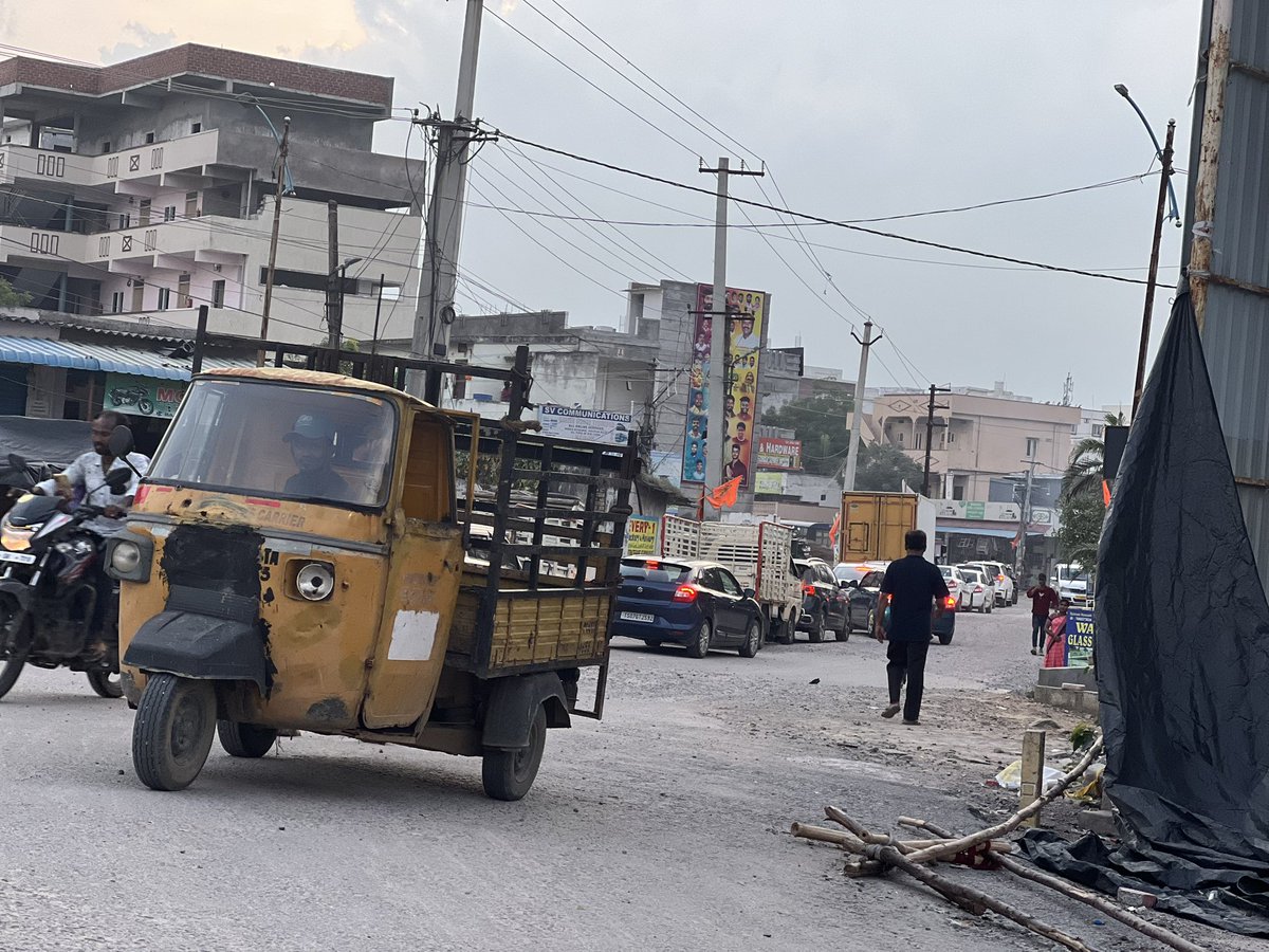 Maharshiteja's tweet photo. @HMDA_Gov @DundigalM @TelanganaCS @TelanganaCMO @TOIHyderabad @Collector_MDL @Commissionerdu2 @GHMCOnline @cdmatelangana @HYDTP @revanth_anumula @md_hgcl @CommissionrGHMC @TelanganaDGP @abntelugutv @TelanganaToday @DigitalMediaTS @TV9Telugu @KTRBRS @HanmanthKolan @KunaSrisailam @kp_vivekanand @RajuShambipur @Eenadu_Newspapr @CYBTRAFFIC @psjdm_cyb @NtvTeluguLive @PeopleMallampet @amrapalikataa @HyderabadTraff1 @RCKTRAFFIC @INCIndia @BRSparty @Team_Road_Squad @MC_Nizampet @V6News @tv5newsnow @10TvTeluguNews @ABPDesam @ETVBharatEng @TNewsTelugu @DeccanChronicle @gadwalvijayainc @Comm_HYDRAA Traffic jam stretches for kilometers from 
 #ORRExit4A to #Bachupally signal. Is there any government action to address 
 #MallampetRoad issue in Telangana? How many more days should people suffer like this? @TelanganaCMO @TelanganaCS @HYDTrafficMan @revanth_anumula @TheNaveena https://t.co/sLXdb7FiIF