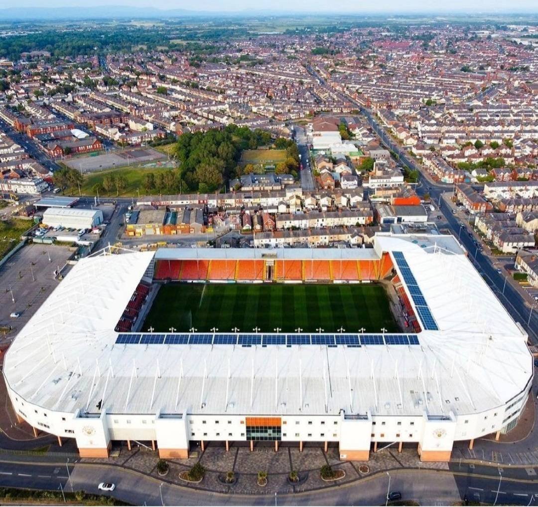 The Extreme Football Enthusiast tweet media