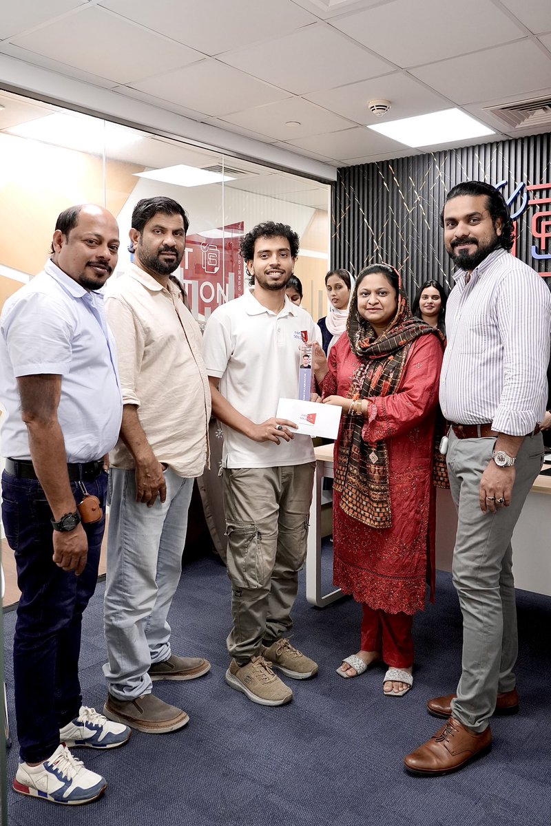 FirstSolutionB's tweet image. 🌟 Employee of the Month 🌟

Congrats to our five outstanding team members for their hard work! 💰🎉

#FirstSolution #EmployeeRecognition #Excellence